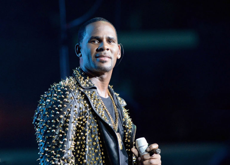 R. Kelly sur scène au Staples Center le 30 juin 2013 à Los Angeles